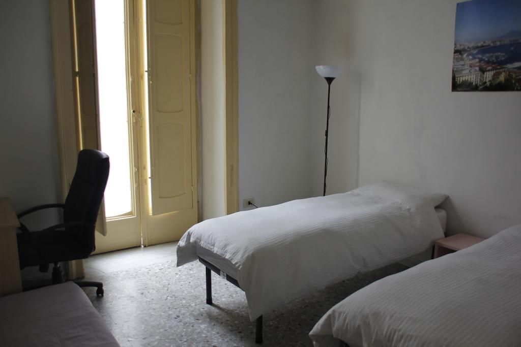 Youthhome B&B Neapel Zimmer foto